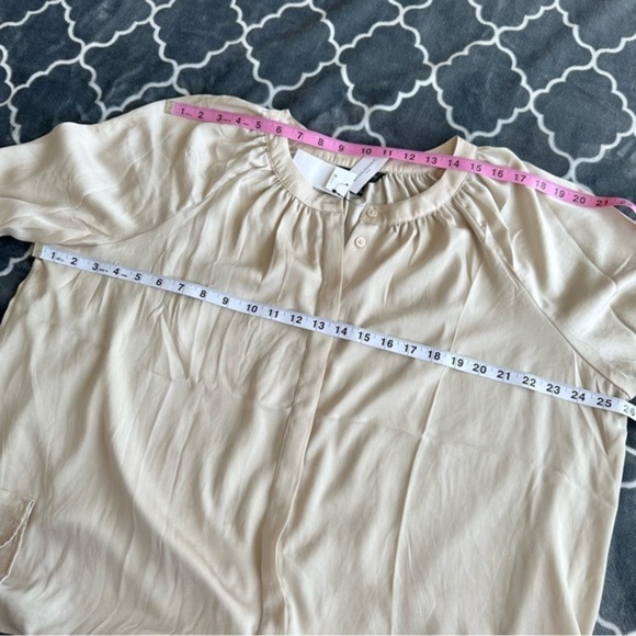 💥SALE💥Banana Republic Volume Balloon Sleeve Satin Blouse Oyster Pearl XL - Picture 9 of 11